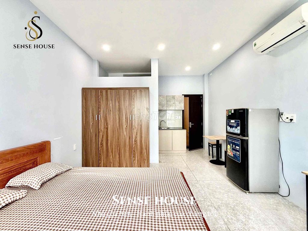 Studio Public Services Full internal elevator Trần Tấn, Europe