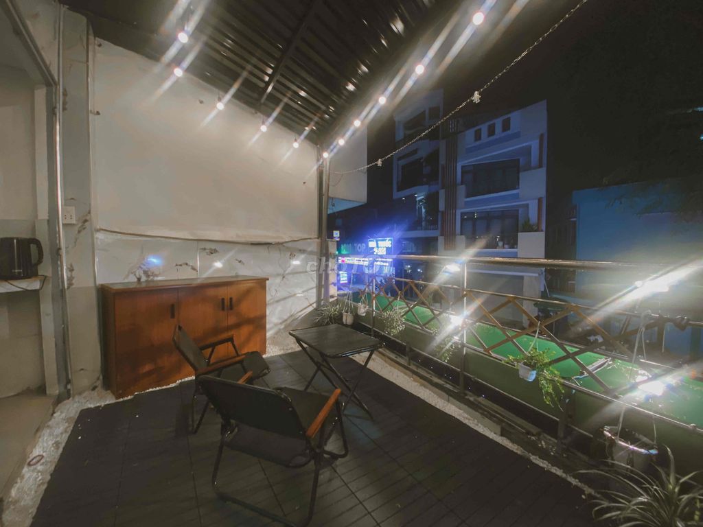 It's the same owner who rents the kitchen balconies right in the center.