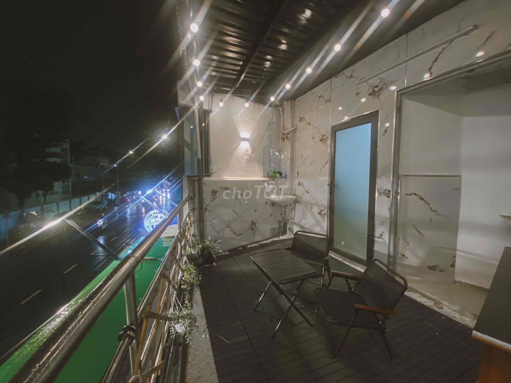 It's the same owner who rents the kitchen balconies right in the center.