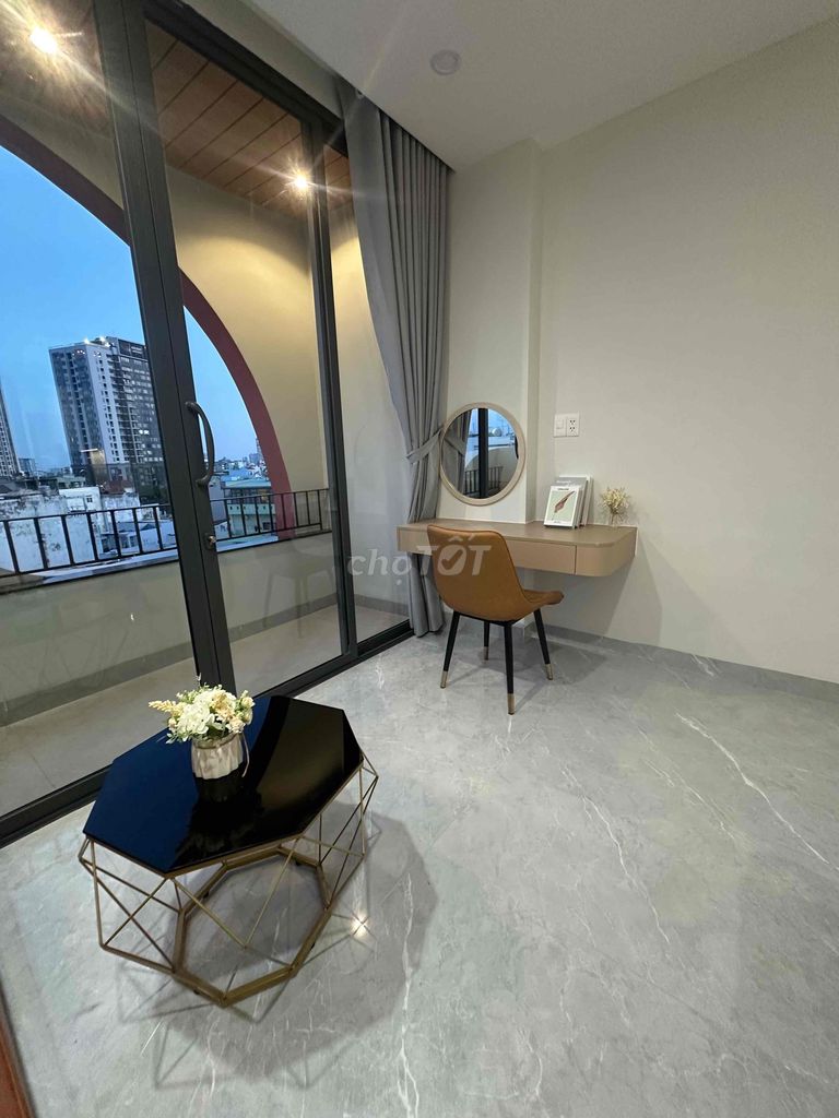 A new balcony bedroom built in the center of 7th.
