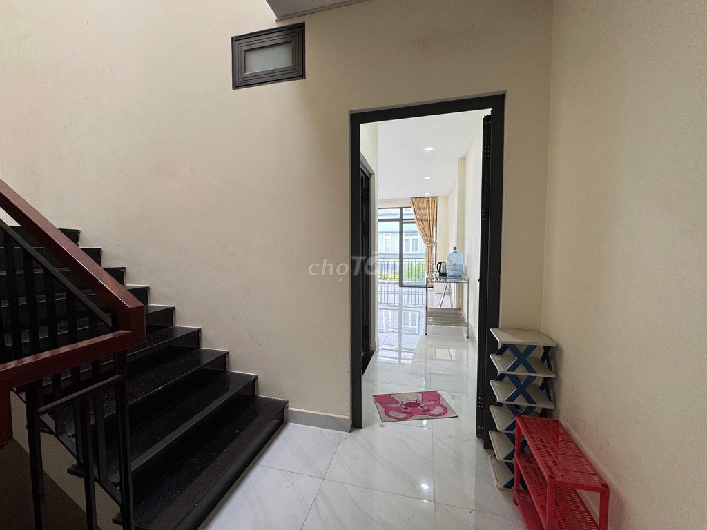 Rent 40 M2 with a balcony at 3.5 million, billionaires, fees, now free.