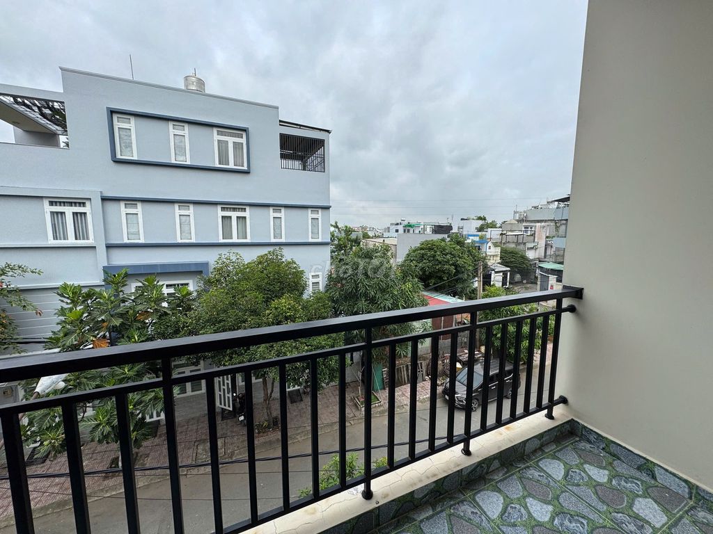 Rent 40 M2 with a balcony at 3.5 million, billionaires, fees, now free.