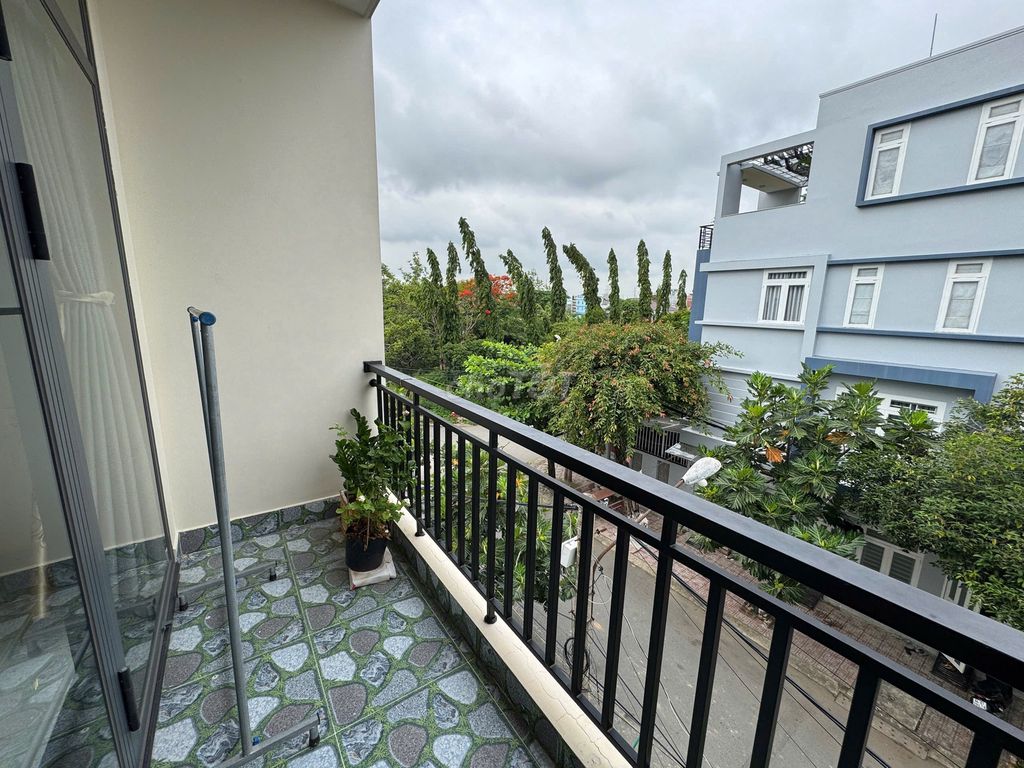 Rent 40 M2 with a balcony at 3.5 million, billionaires, fees, now free.