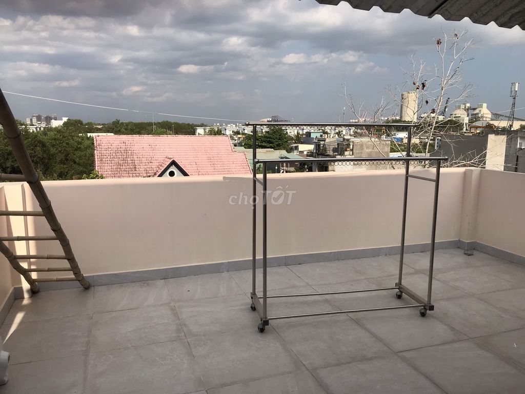Rent 40 M2 with a balcony at 3.5 million, billionaires, fees, now free.