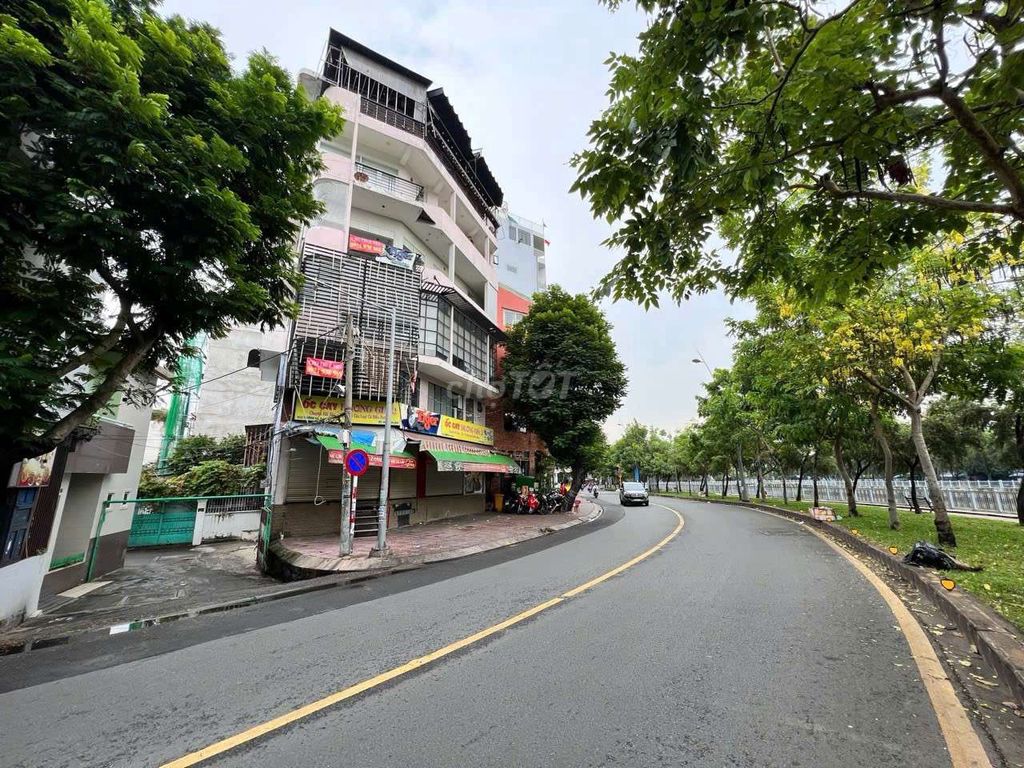 I sold it myself or rented it to 812 Trường Sa-- 3 million per month.
