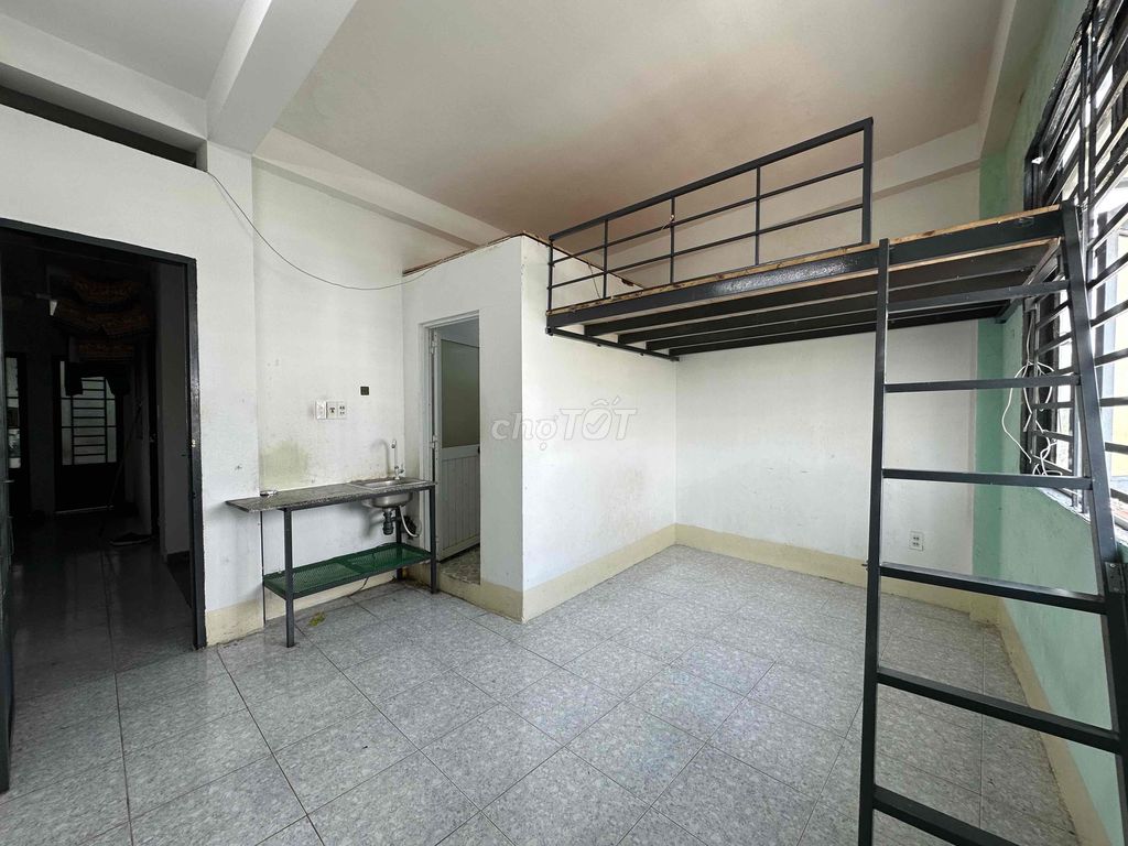 large window room - Bà Điểm
