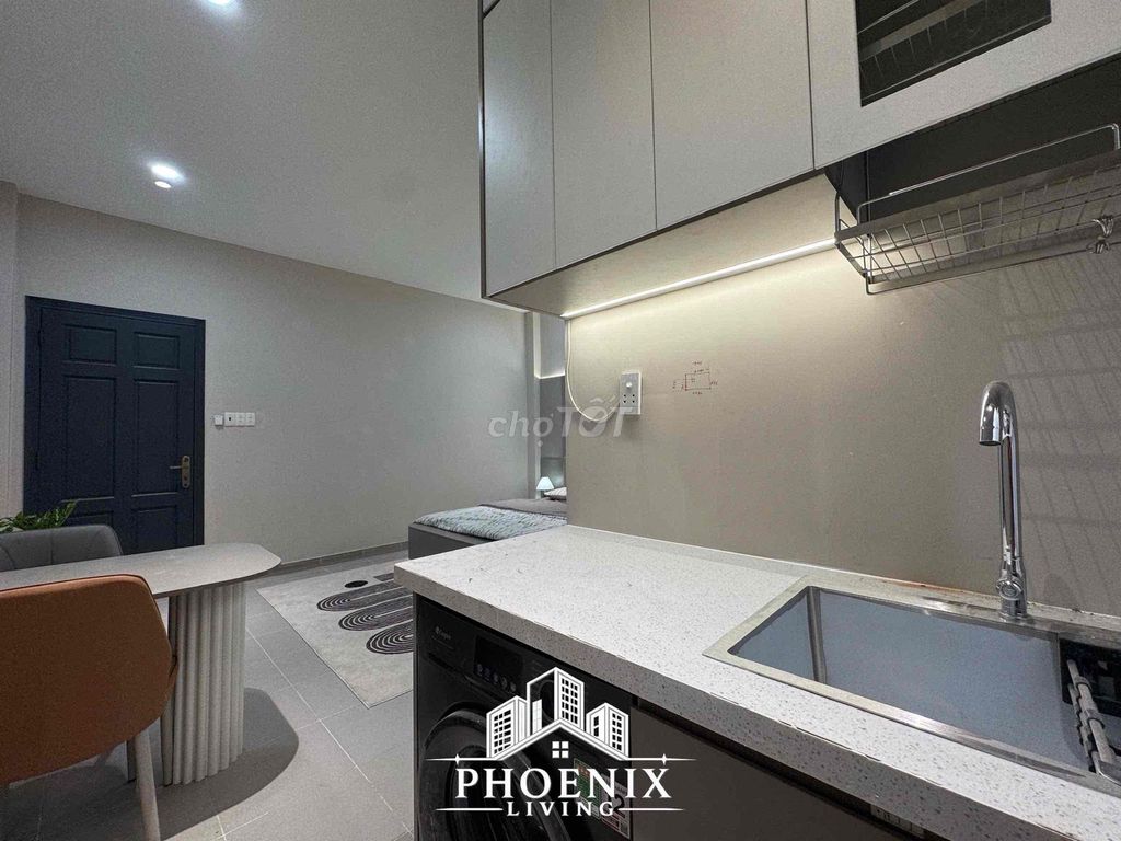 Hot new high-end apartment 100 percent favours 300 grand a month.