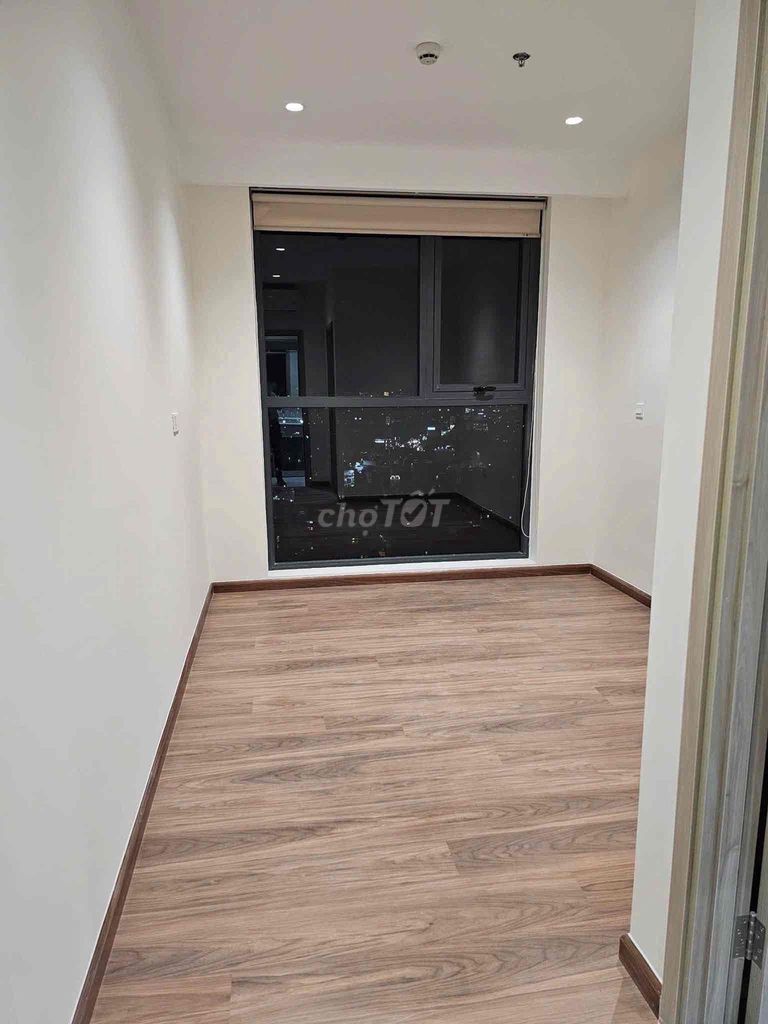 Rent the DAqua apartment 2 bedroom 2 toilets, 68 meters 2 with interior. It costs 13 million a month.