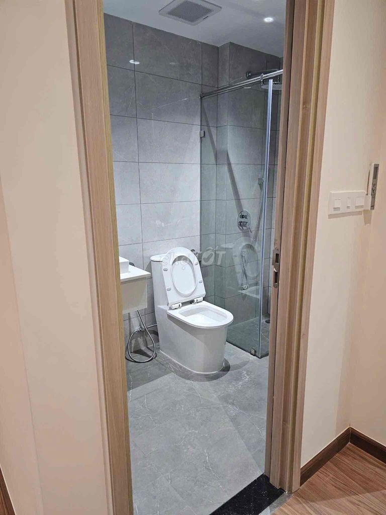Rent the DAqua apartment 2 bedroom 2 toilets, 68 meters 2 with interior. It costs 13 million a month.