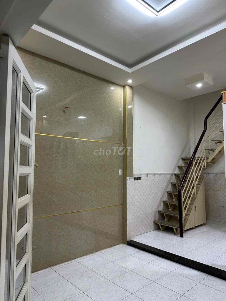 Rent an alley house 1325/ Phan Văn Trị.
