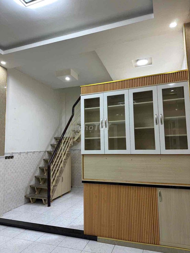 Rent an alley house 1325/ Phan Văn Trị.