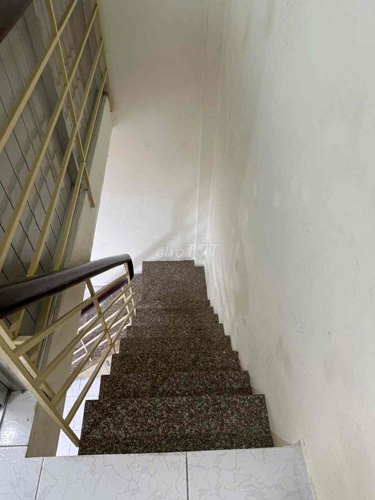 Rent an alley house 1325/ Phan Văn Trị.