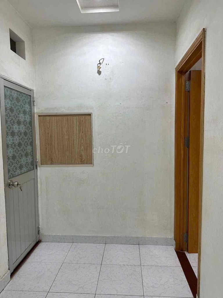 Rent an alley house 1325/ Phan Văn Trị.