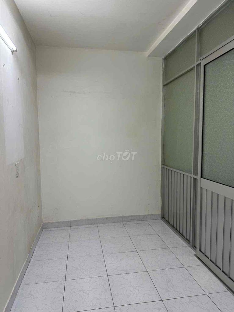 Rent an alley house 1325/ Phan Văn Trị.