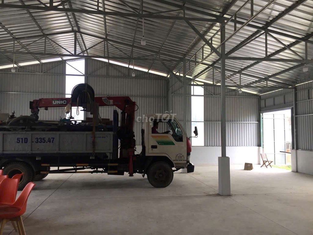 8 to 1 .000 meters of road warehouse