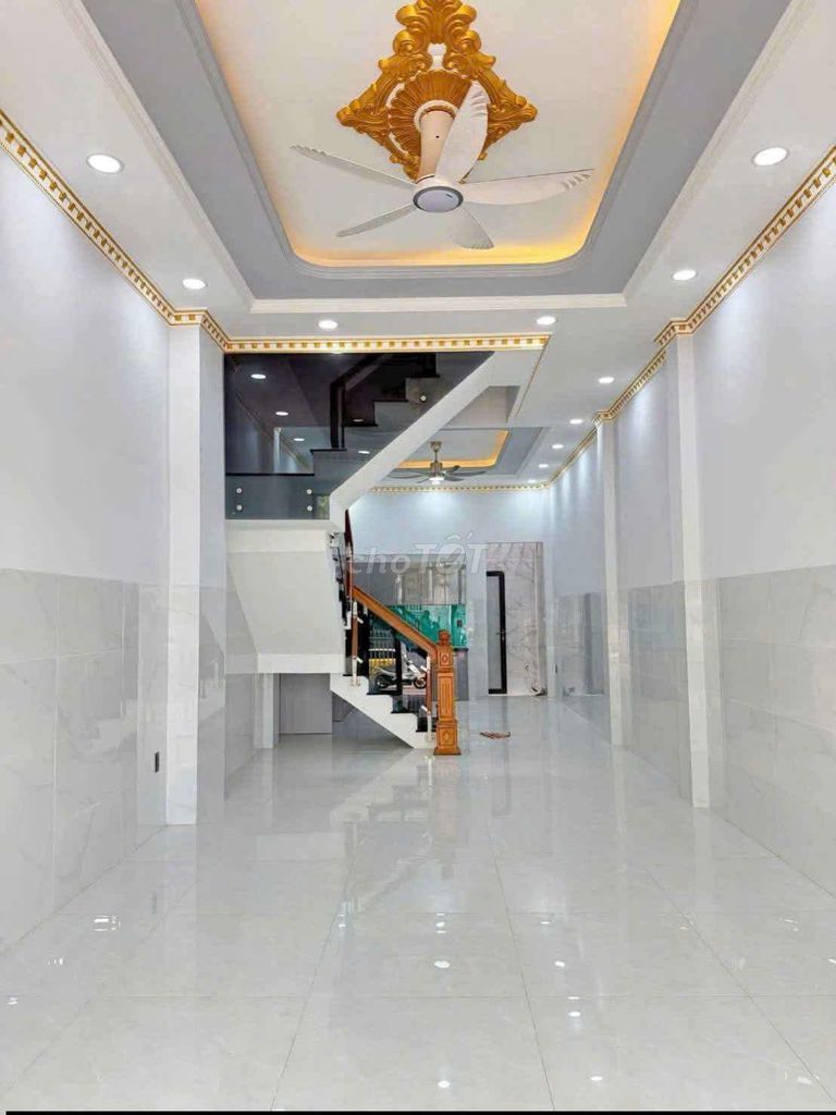 Nice house with air conditioning 4 x 18 with 5 bedrooms 5 roof toilets