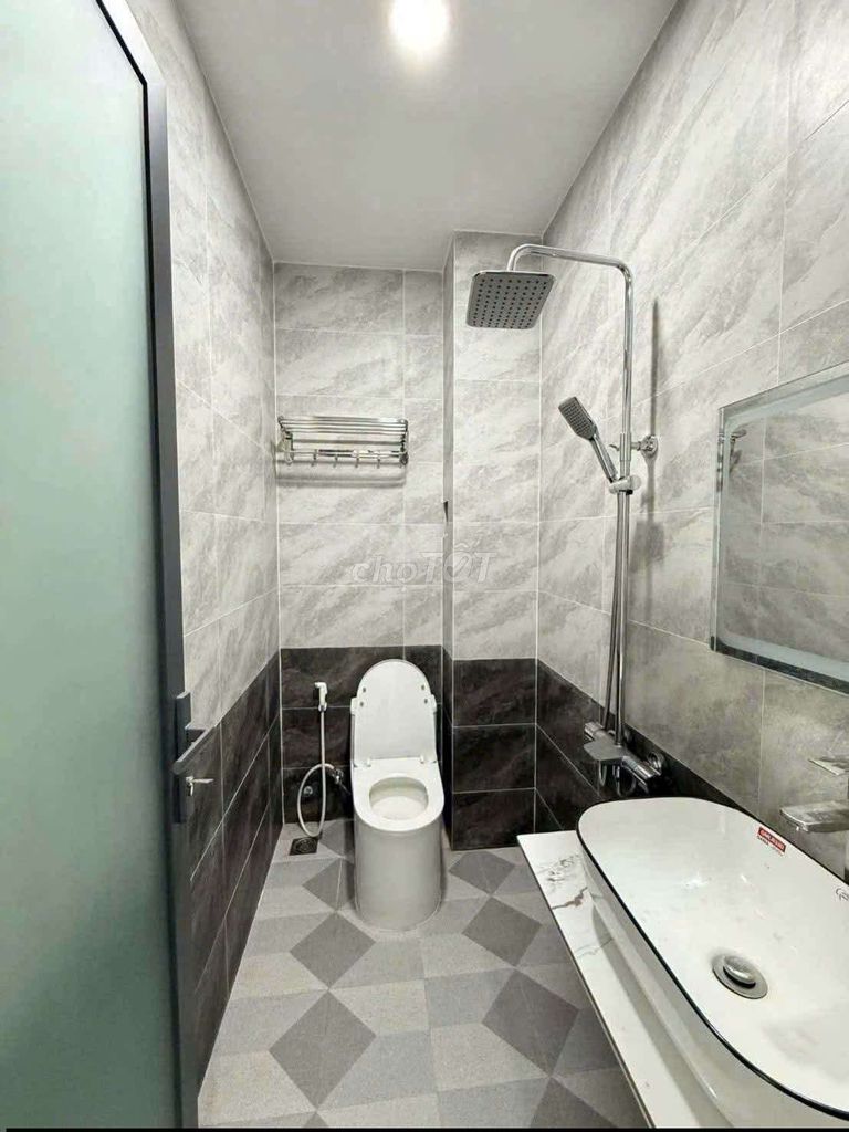 Nice house with air conditioning 4 x 18 with 5 bedrooms 5 roof toilets