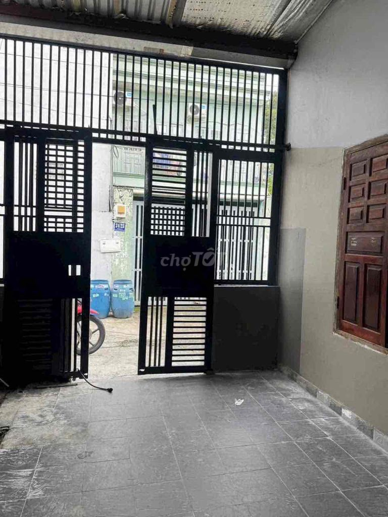 the entire area house: 7 X 15 is 105 M - 3 bedroom - car fork