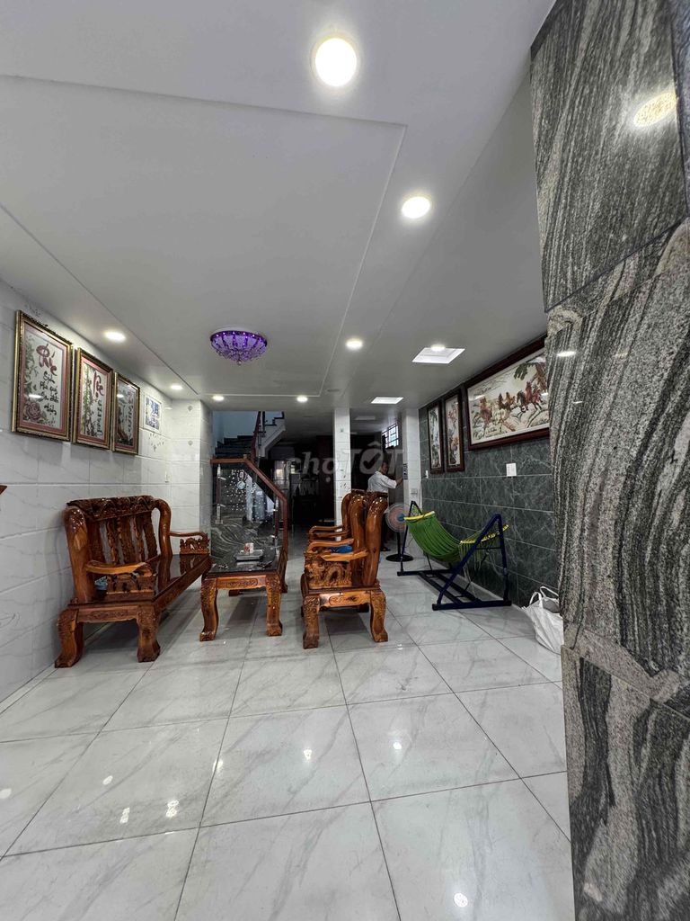 Rents for Bùi Quang Là, Reddit 12, Gò Vấp, 6 bedrooms, 6 beds.