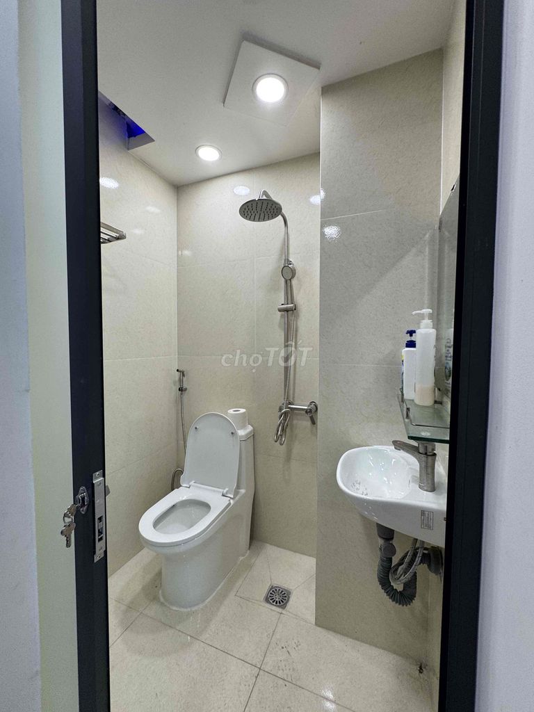 Rents for Bùi Quang Là, Reddit 12, Gò Vấp, 6 bedrooms, 6 beds.