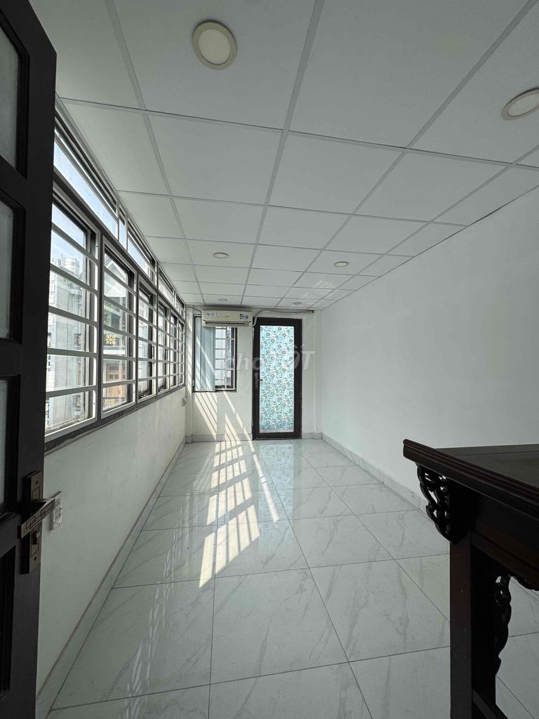 Rents for Bùi Quang Là, Reddit 12, Gò Vấp, 6 bedrooms, 6 beds.