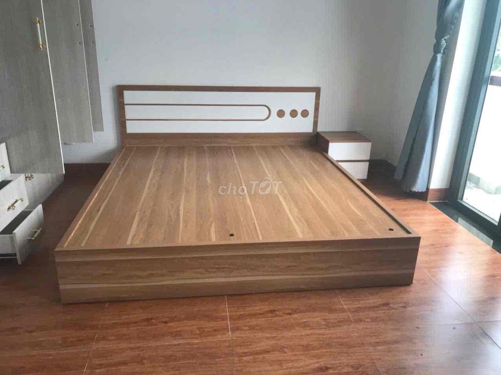 Rent room-- clean, secure.