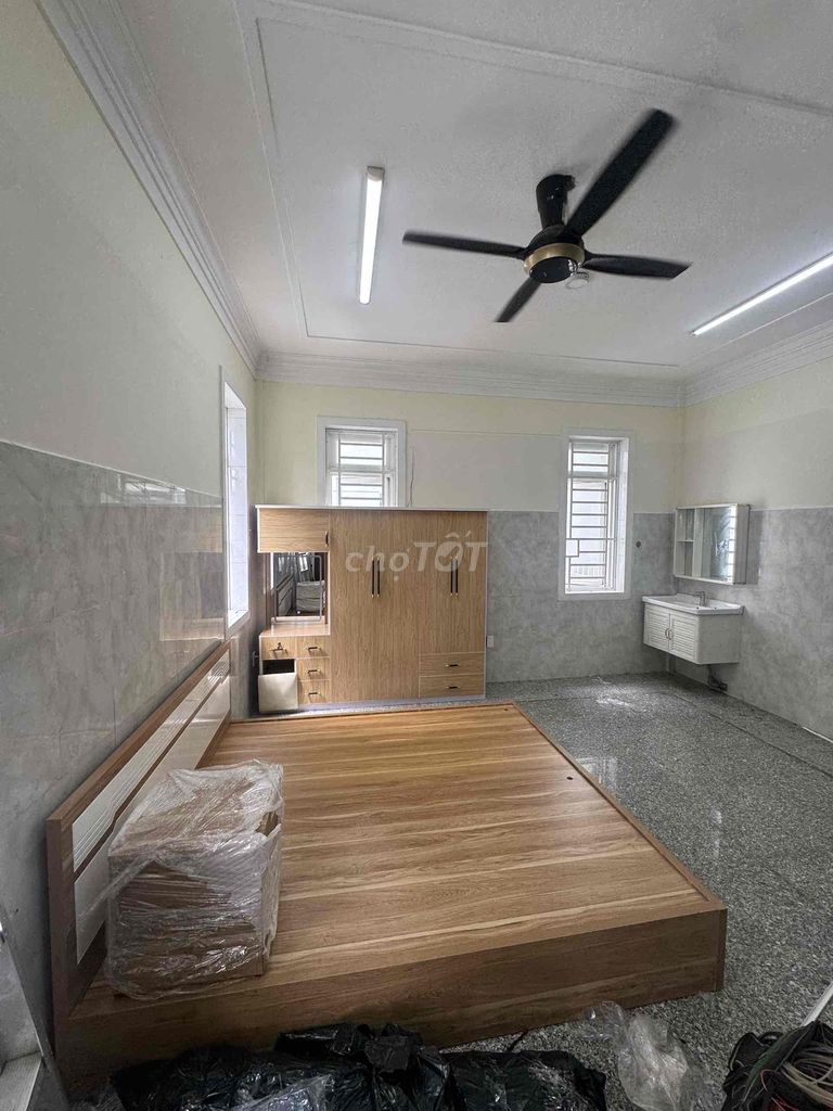 Rent room-- clean, secure.