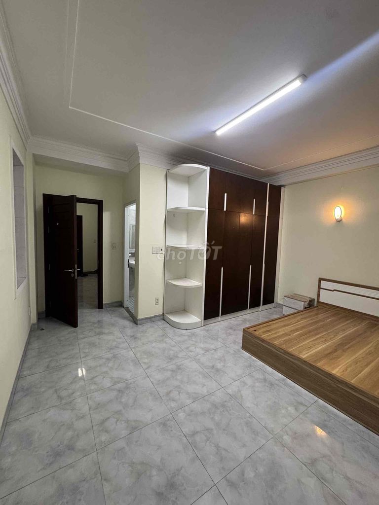 Rent room-- clean, secure.