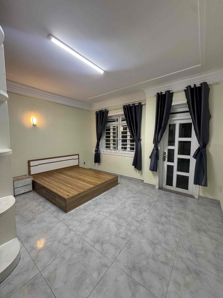 Rent room-- clean, secure.