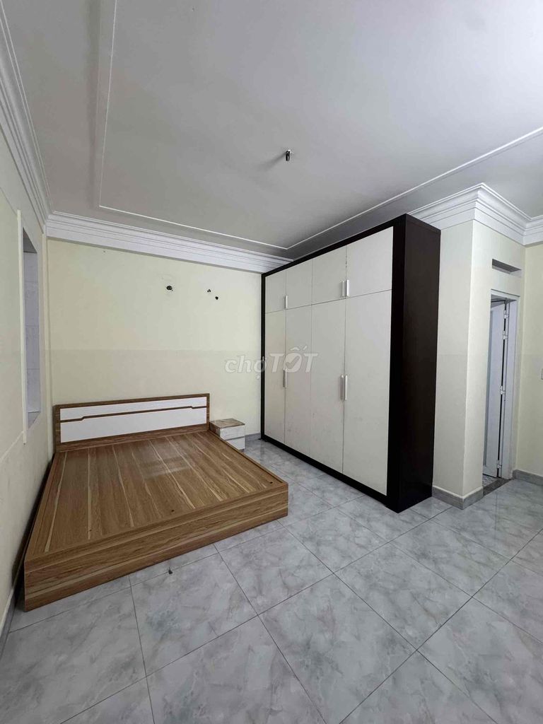 Rent room-- clean, secure.