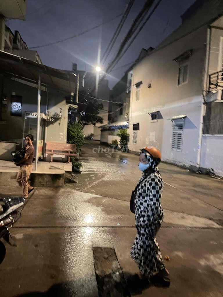 3 bedrooms in an alley.