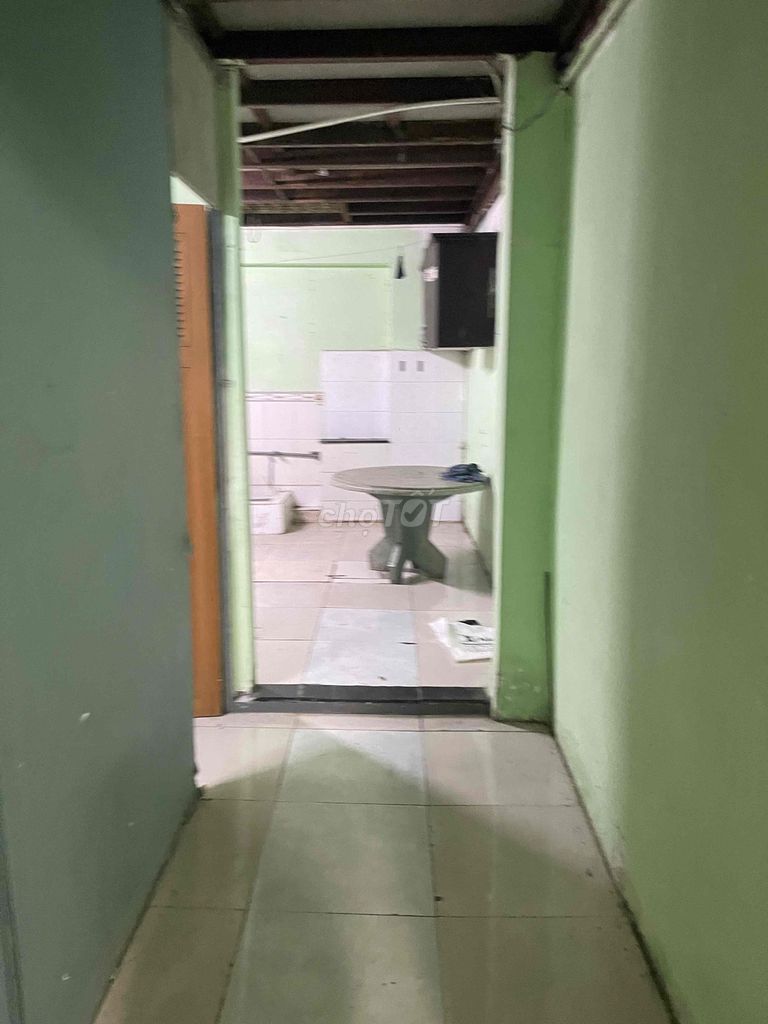 3 bedrooms in an alley.