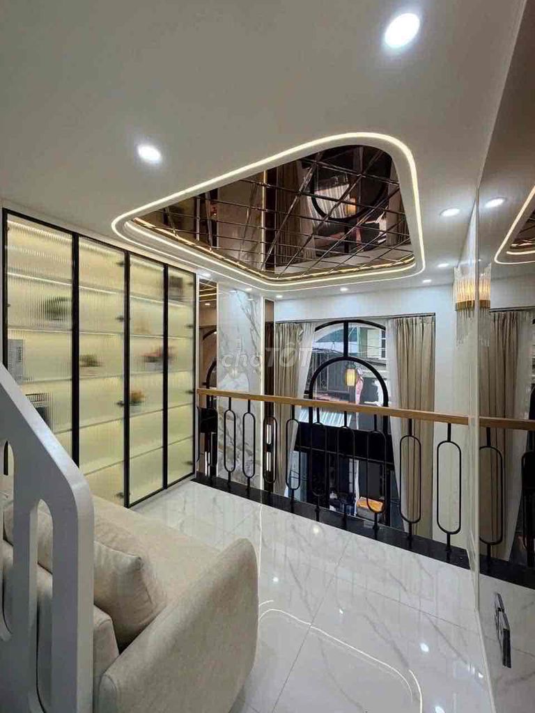 Rent Phùng Văn Cung Phú Nhuận, 4 bedrooms 4 toilets, full interior, 18 yards.