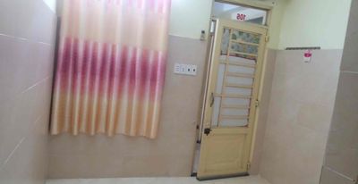 Rent room for rent.