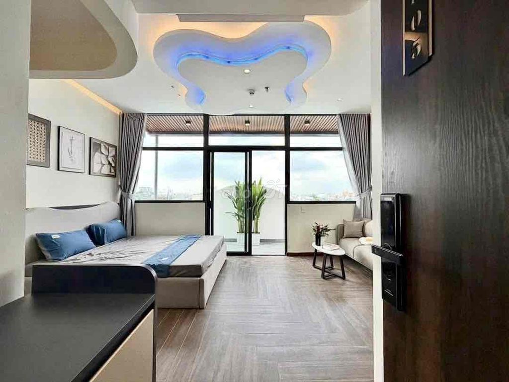 The cool balcony apartment is right next to youart Phan Huy Ích.