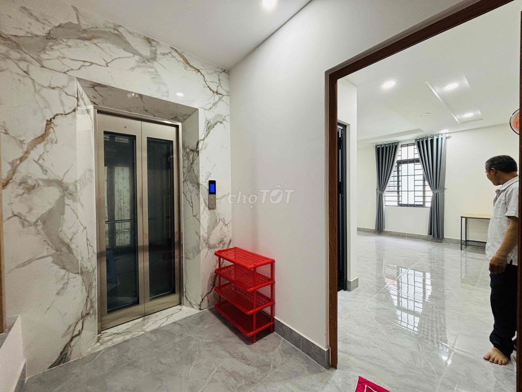 Rent: 5 million a month - 30 meters - lt's interior - it's Lê Đức Thọ elevator