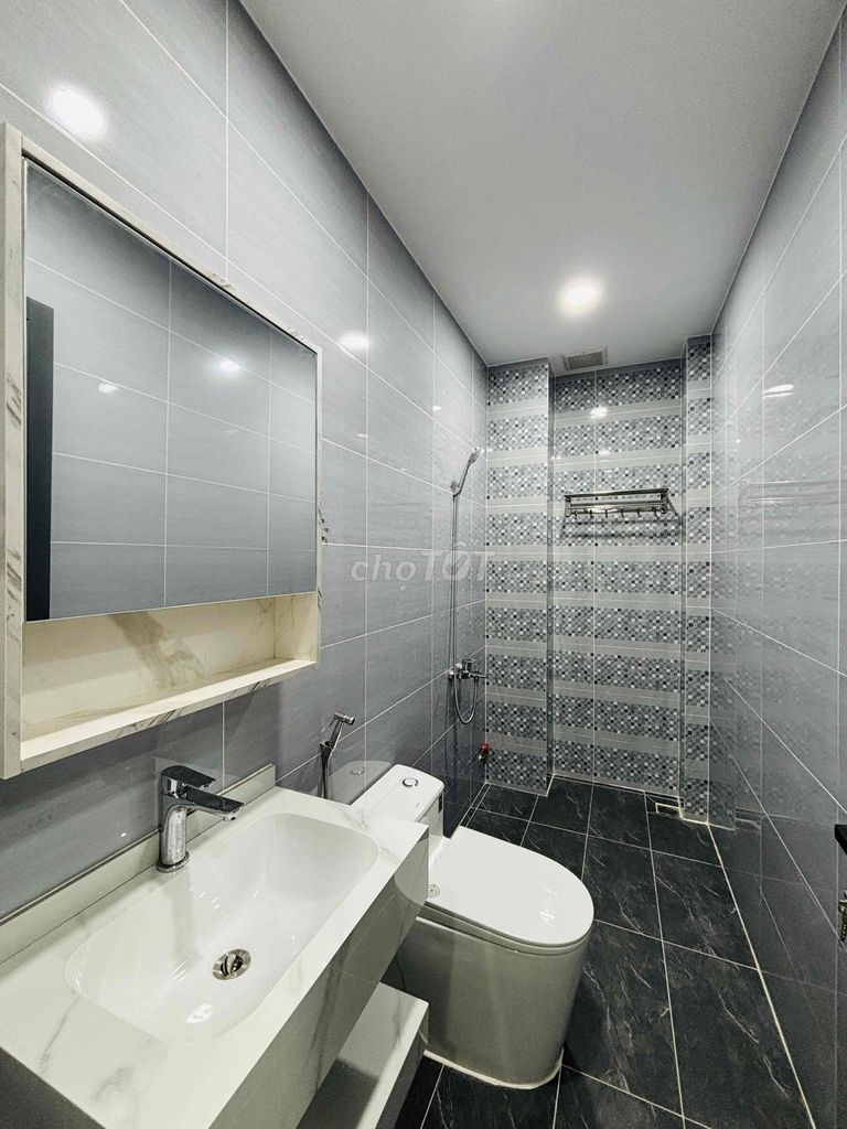 Rent: 5 million a month - 30 meters - lt's interior - it's Lê Đức Thọ elevator