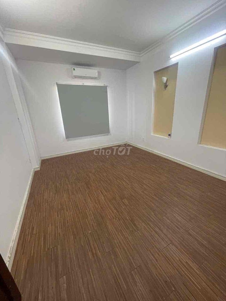 Rent a Nguyễn Gia Trí alley house - 4 M x 20 M - 5 bedroom 4 toilets