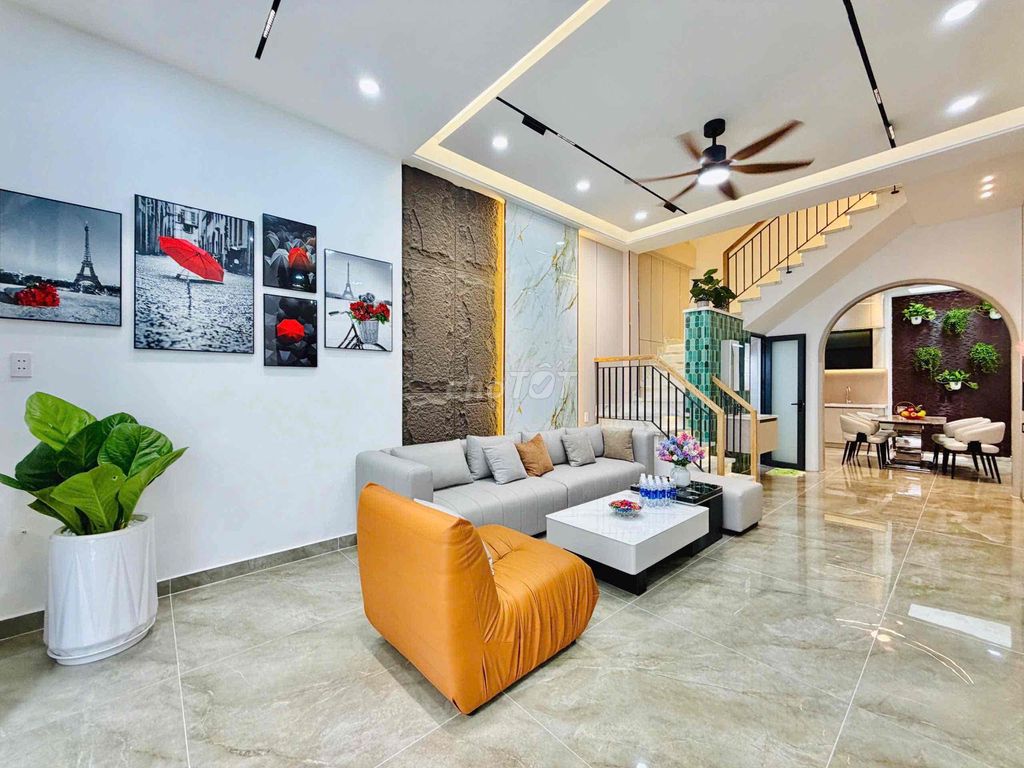 Rent four bedrooms. Five new full-house toilets. It's built like an alley-to-1 số 1.