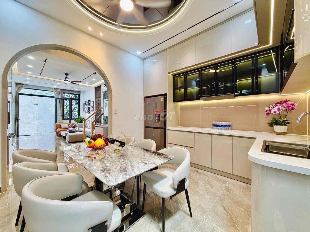 Rent four bedrooms. Five new full-house toilets. It's built like an alley-to-1 số 1.