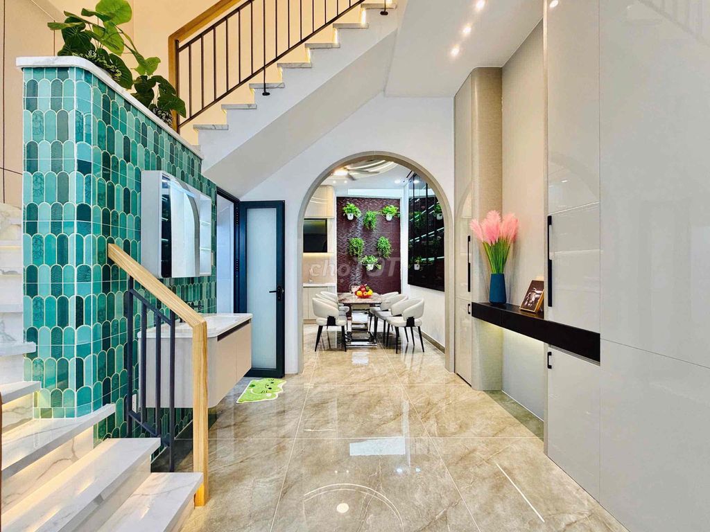 Rent four bedrooms. Five new full-house toilets. It's built like an alley-to-1 số 1.