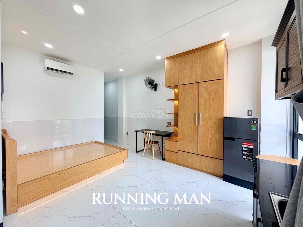 The balcony studio is right here atart Phan Huy Ích.