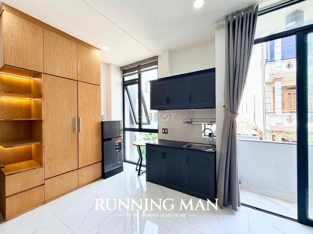 The balcony studio is right here atart Phan Huy Ích.
