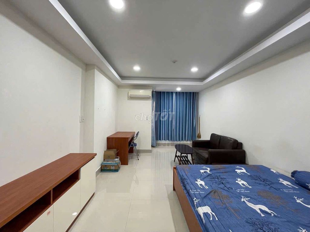 A bedroom. A toilet. 35 meters. Real one. Novaland Orchhard Parkview.