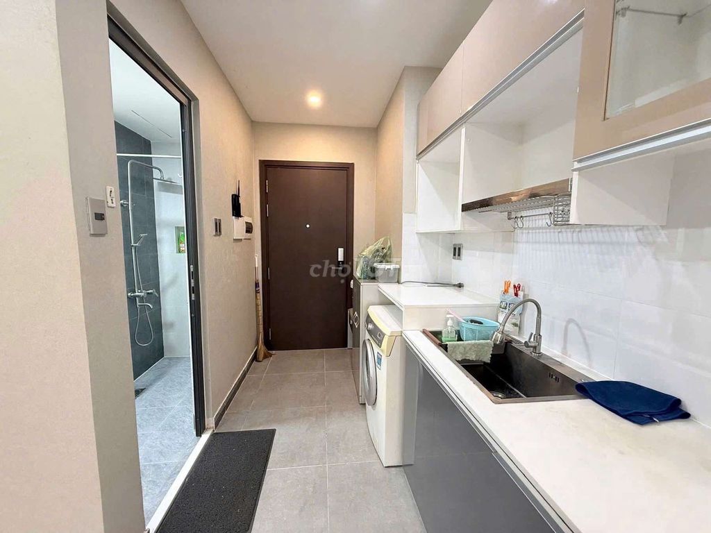 A 35-foot bedroom in motion. Novaland Garden Gate airport building.