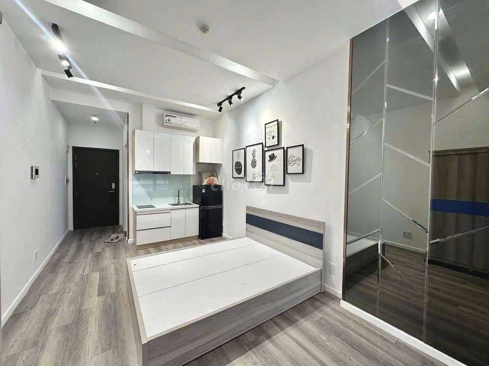 One bedroom. A real ten million Novaland Orchhard Parkview toilet.