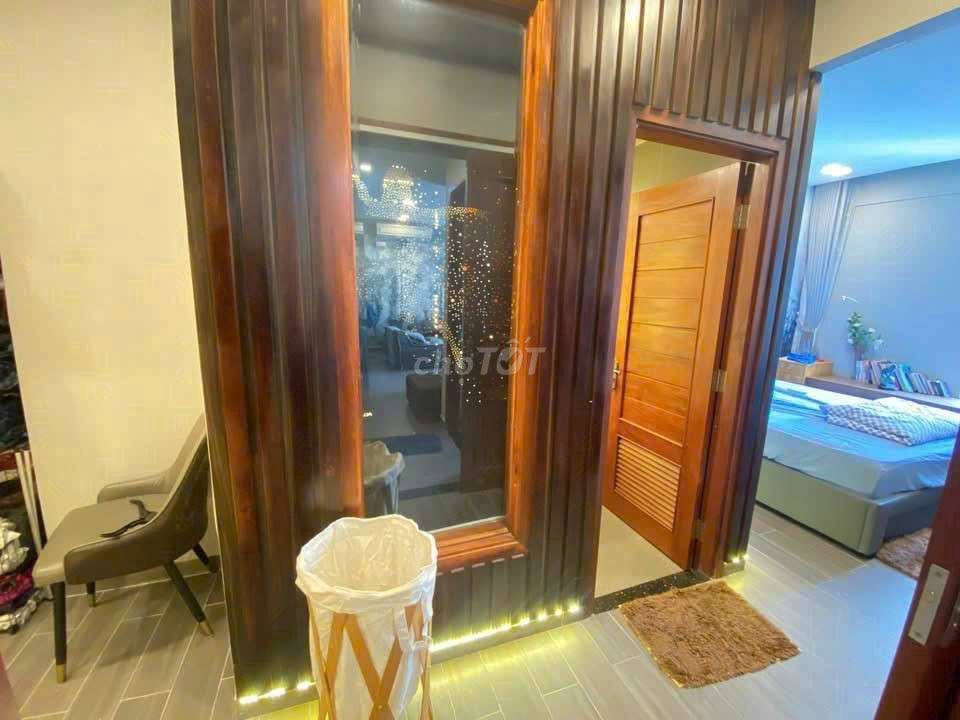 83 m2 only 2 bedrooms, wide Pmaster, Novaland Orchhard Parkview