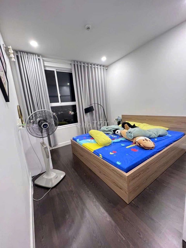 The corner of the three bedrooms is two-size toilets. Twenty-two hours of Novaland Golden Mansion.