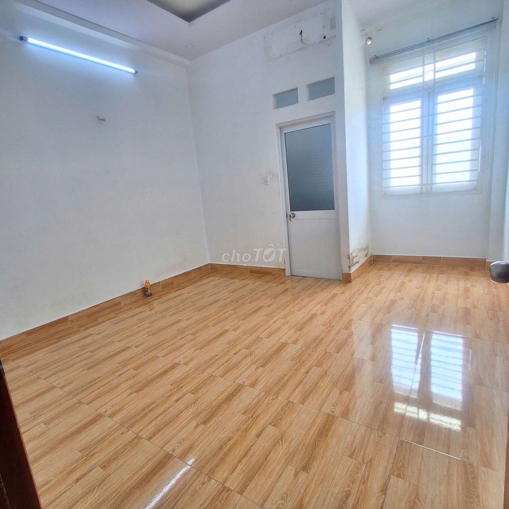 Rent four bedrooms, four toilets, 11 trieu.