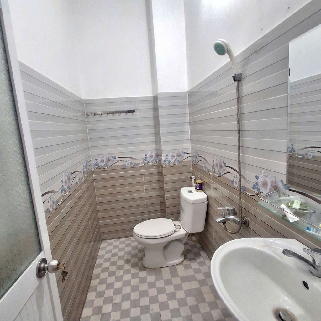 Rent four bedrooms, four toilets, 11 trieu.